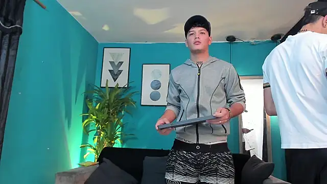 Snapshot of Oficial_KingOfHeavens chatting on December 20, 2025, 9:39 pm Oficial KingOfHeavens online show from December 20, 2025, 9:39 pm