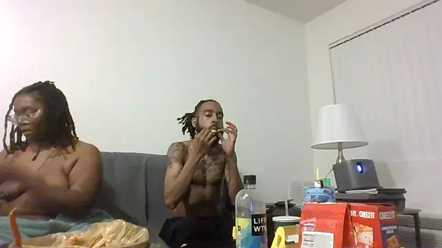 AverageAnt  online show from February 25, 2026, 4:45 am