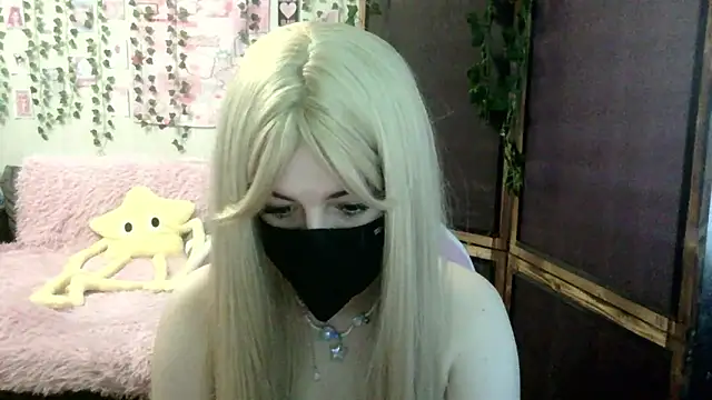 MysticYumiko online show from April 20, 2026, 7:33 am