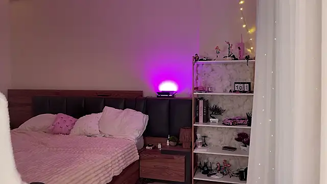 Luna Lavande online show from January 17, 2026, 11:14 am