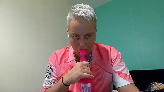 Snapshot of Bendoverbetty3 chatting on January 12, 2026, 9:09 pm Bendoverbetty3 online show from January 12, 2026, 9:09 pm