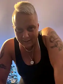 Snapshot of Bendoverbetty3 chatting on December 21, 2025, 9:48 pm Bendoverbetty3 online show from December 21, 2025, 9:48 pm