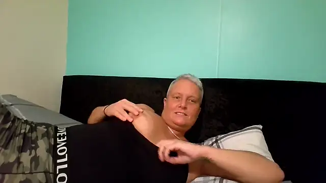 Snapshot of Bendoverbetty3 chatting on January 7, 2026, 8:03 pm Bendoverbetty3 online show from January 7, 2026, 8:03 pm