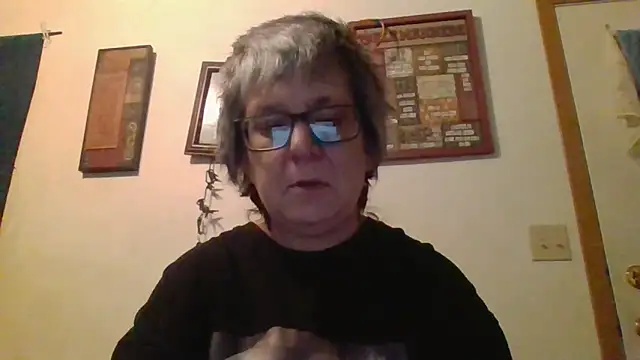 Snapshot of becky1111 chatting on May 20, 2026, 9:39 am becky1111 online show from May 20, 2026, 9:39 am