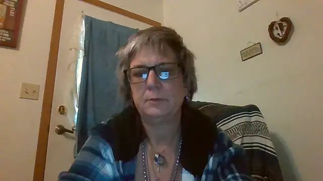 Snapshot of becky1111 chatting on May 15, 2026, 12:03 pm becky1111 online show from May 15, 2026, 12:03 pm