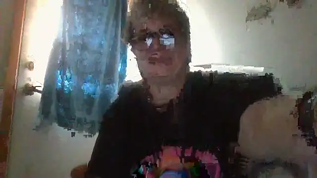 Snapshot of becky1111 chatting on May 12, 2026, 10:27 pm becky1111 online show from May 12, 2026, 10:27 pm