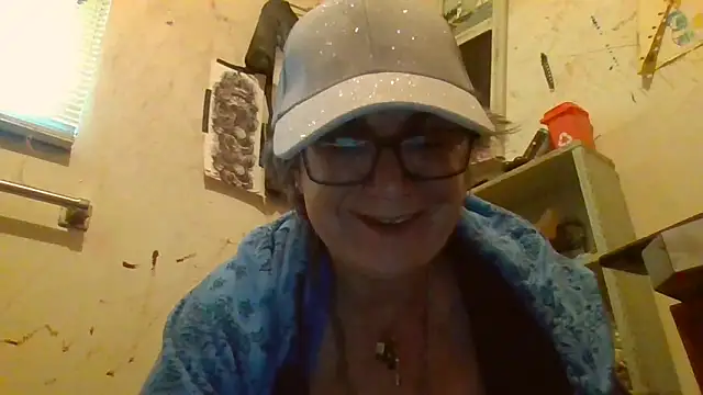 Snapshot of becky1111 chatting on April 24, 2026, 12:45 am becky1111 online show from April 24, 2026, 12:45 am
