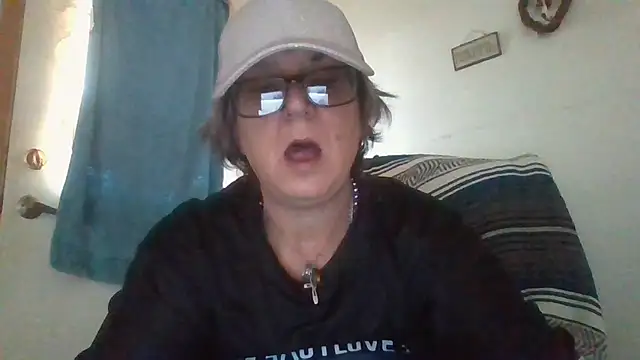 Snapshot of becky1111 chatting on May 9, 2026, 2:20 pm becky1111 online show from May 9, 2026, 2:20 pm