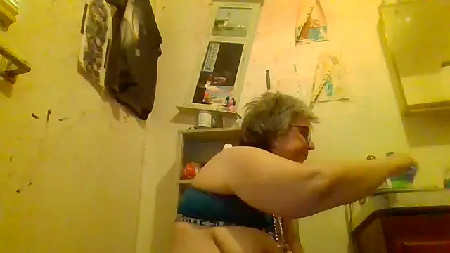 Snapshot of becky1111 chatting on May 11, 2026, 4:04 pm becky1111 online show from May 11, 2026, 4:04 pm