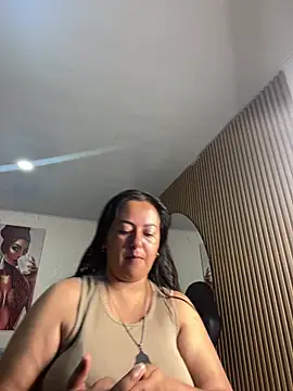 Snapshot of evelyn_harpeery chatting on May 21, 2026, 10:56 am evelyn harpeery online show from May 21, 2026, 10:56 am