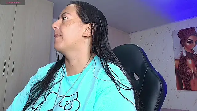Snapshot of evelyn_harpeery chatting on April 23, 2026, 11:05 am evelyn harpeery online show from April 23, 2026, 11:05 am