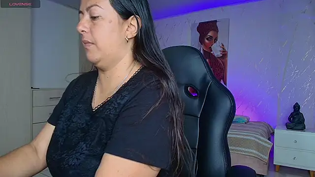 Snapshot of evelyn_harpeery chatting on May 9, 2026, 10:51 am evelyn harpeery online show from May 9, 2026, 10:51 am