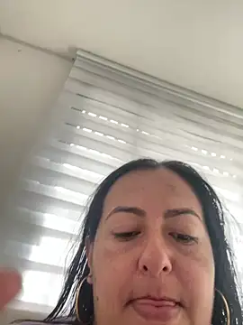 Snapshot of evelyn_harpeery chatting on May 6, 2026, 7:18 pm evelyn harpeery online show from May 6, 2026, 7:18 pm
