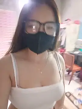 lanahotvn online show from May 17, 2026, 5:07 am