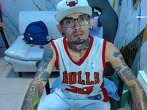 Boy tatto77 online show from May 13, 2026, 11:39 am