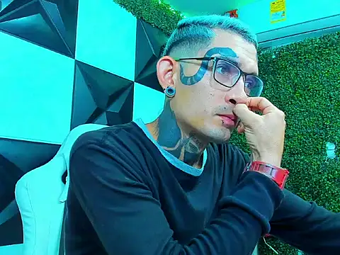 Snapshot of Boy_tatto77 chatting on January 7, 2026, 5:18 pm Boy tatto77 online show from January 7, 2026, 5:18 pm