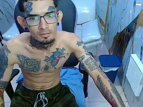 Boy tatto77 online show from May 15, 2026, 11:52 am