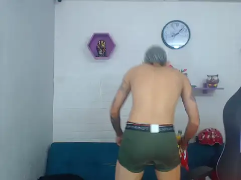 Snapshot of Boy_tatto77 chatting on January 6, 2026, 5:28 pm Boy tatto77 online show from January 6, 2026, 5:28 pm