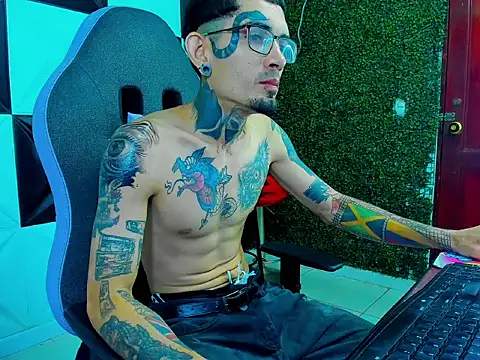 Boy tatto77 online show from May 27, 2026, 12:01 pm