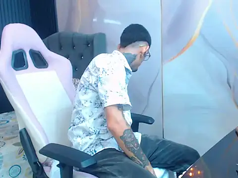 Boy tatto77 online show from May 7, 2026, 12:08 pm