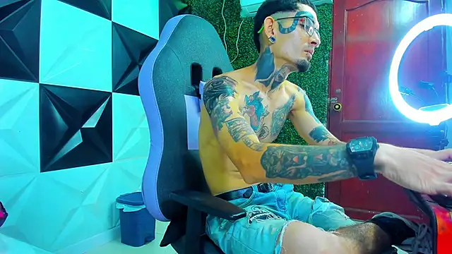 Boy tatto77 online show from May 24, 2026, 11:32 am