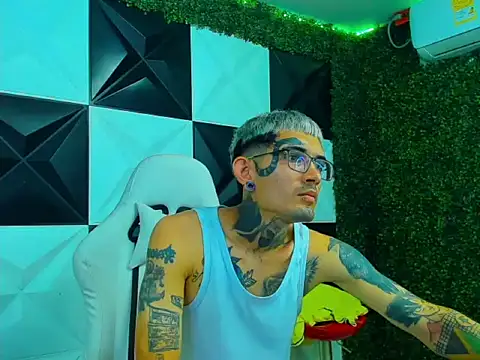 Boy tatto77 online show from February 25, 2026, 5:46 pm