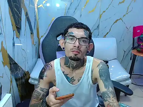 Boy tatto77 online show from May 22, 2026, 11:19 am