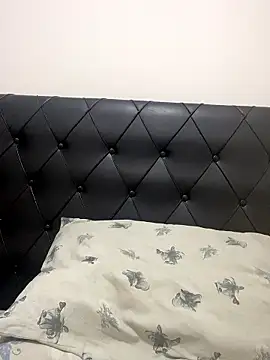 Snapshot of Nini_ chatting on January 8, 2026, 7:42 pm Nini online show from January 8, 2026, 7:42 pm