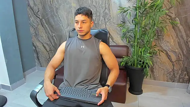 Snapshot of Noah_Clarkk chatting on May 5, 2026, 3:26 pm Noah Clarkk online show from May 5, 2026, 3:26 pm