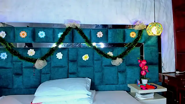 Zoe Cambell online show from December 23, 2025, 2:44 am