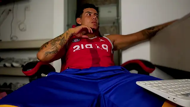 Jeyzd25 online show from February 16, 2026, 2:21 am