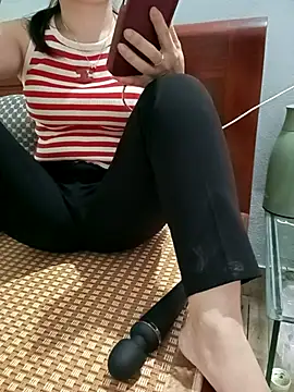 Snapshot of Sweet-Berryy chatting on April 11, 2026, 1:57 am Sweet-Berryy online show from April 11, 2026, 1:57 am