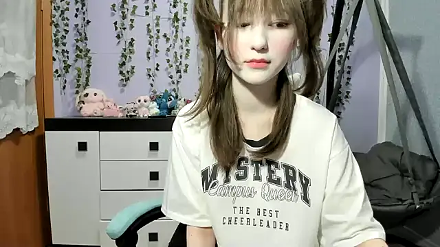 Snapshot of Yoonhee_ki chatting on March 6, 2026, 9:43 pm Yoonhee ki online show from March 6, 2026, 9:43 pm