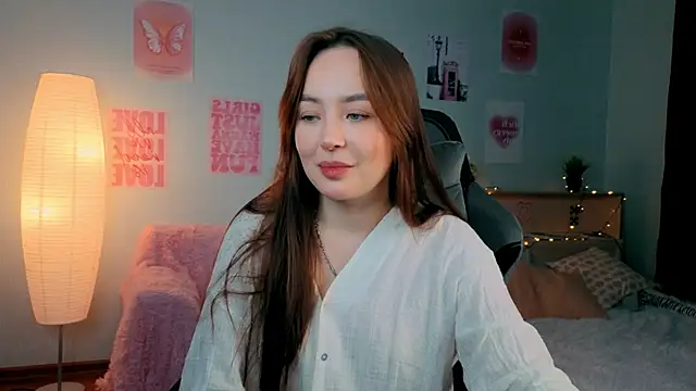 Snapshot of fallin_lovee chatting on February 5, 2026, 7:43 pm fallin lovee online show from February 5, 2026, 7:43 pm