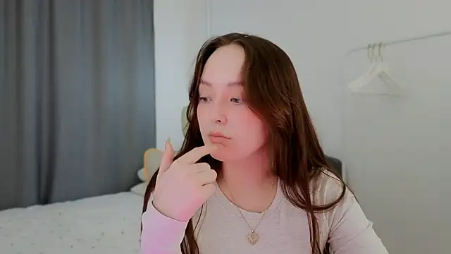 fallin lovee online show from March 26, 2026, 1:42 pm