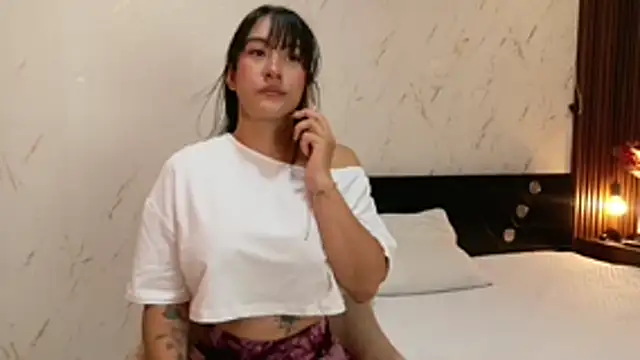 Alannadumont  online show from March 22, 2026, 10:00 pm