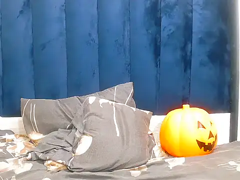 Snapshot of DarkBeauty33 chatting on December 22, 2025, 11:32 am DarkBeauty33 online show from December 22, 2025, 11:32 am