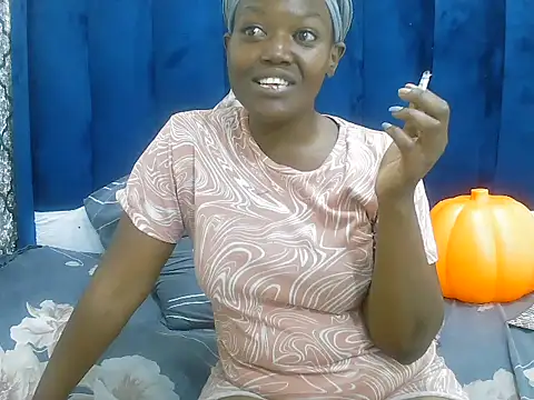 Snapshot of DarkBeauty33 chatting on December 21, 2025, 10:39 am DarkBeauty33 online show from December 21, 2025, 10:39 am