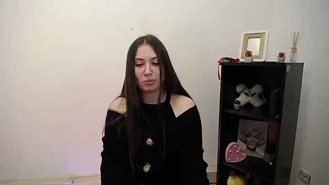 Snapshot of Angel_sileniaaa_ chatting on January 7, 2026, 12:10 pm Angel sileniaaa online show from January 7, 2026, 12:10 pm