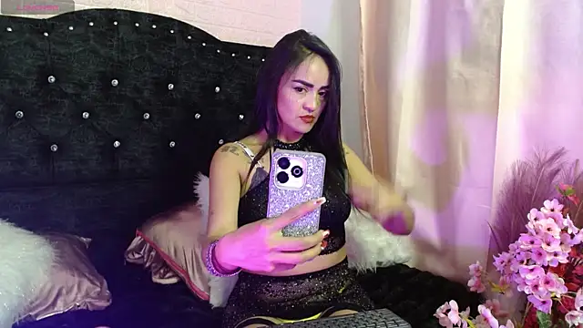 Ambar Rouxee online show from January 5, 2026, 8:01 pm