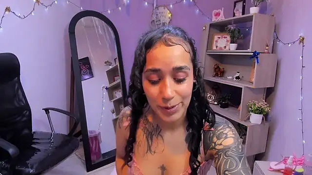 Snapshot of StaceyLeee chatting on March 2, 2026, 5:20 pm StaceyLeee online show from March 2, 2026, 5:20 pm