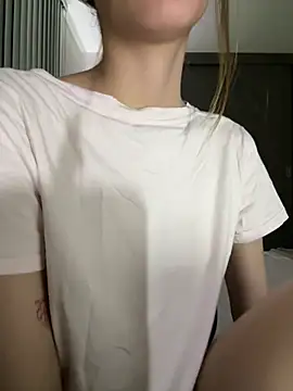 alissaa123334 online show from June 10, 2026, 2:46 am