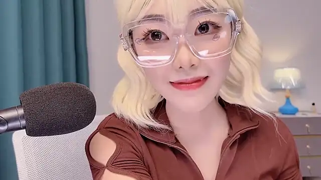smalldaisy online show from May 27, 2026, 3:25 am
