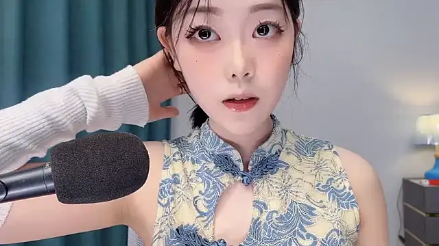 smalldaisy online show from May 10, 2026, 2:04 am