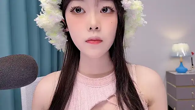 smalldaisy online show from May 13, 2026, 2:40 am