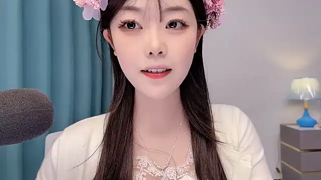 smalldaisy online show from May 12, 2026, 1:46 am