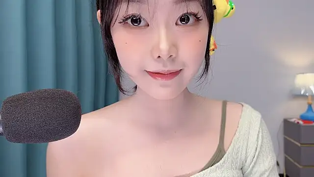 smalldaisy online show from May 5, 2026, 2:25 am