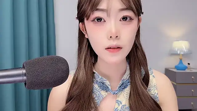 smalldaisy online show from May 30, 2026, 3:02 am