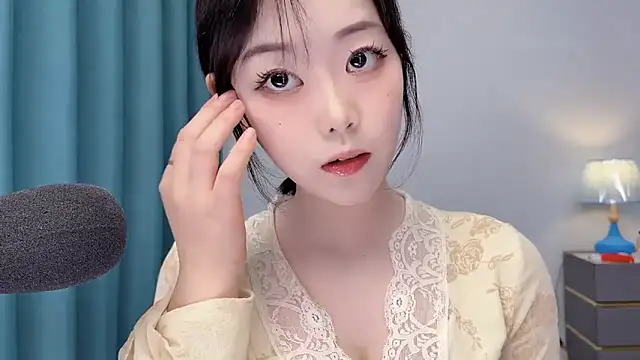 smalldaisy online show from May 11, 2026, 2:24 am