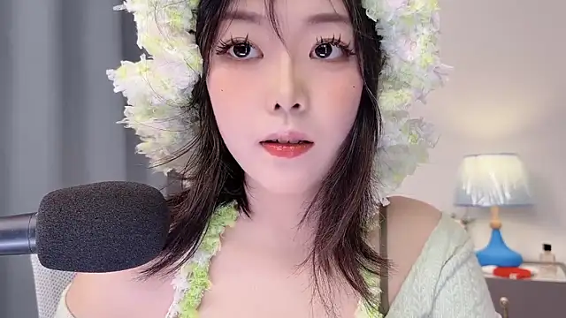 smalldaisy online show from April 28, 2026, 2:27 am